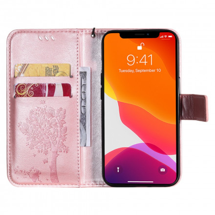 Kotelo iPhone 13:lle Puu ja kissa, jossa on kiinnityslenkki